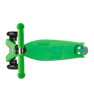 Micro Scooter Maxi Deluxe verde, perfecto para aventuras urbanas de niños.