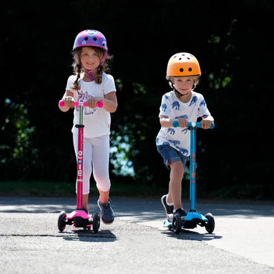 Scooter Maxi Deluxe Micro en rosado fuerte, con barra ajustable y ruedas grandes.