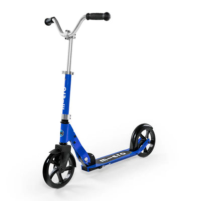 Scooter Micro Crucero en azul con diseño moderno y funcional.